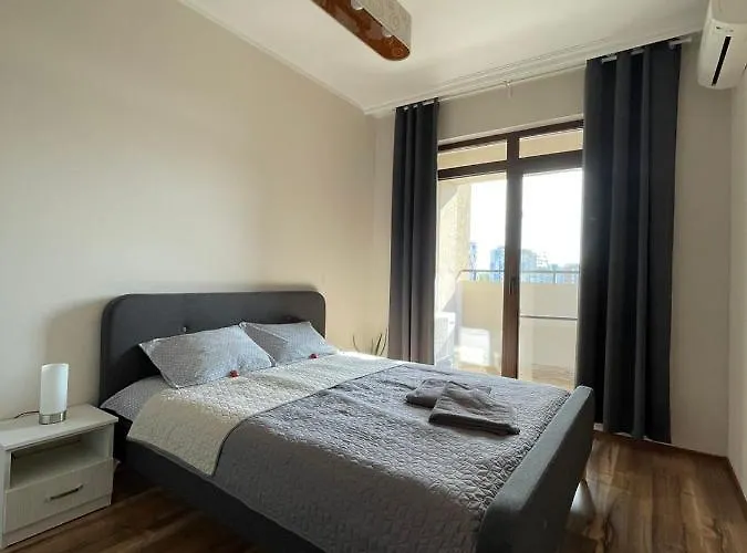712